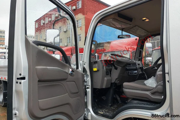 Foton Aumark S3 series 110hp 4X2(6 wheels) 4.18m single-row flatbed light truck Cab (1) | 86Trucks
