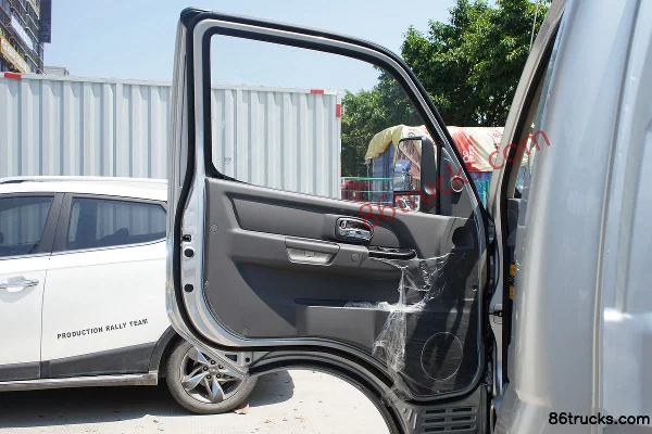 Feidi DX Lexiang Edition 2.2L 110hp 4X2(6 wheels) 3.95m Single Row Stake Truck Cab (1) | 86Trucks