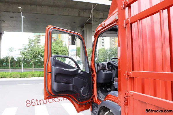 Foton Times Leading High-End Version 143hp 4X2(6 wheels) 3.8m Double-row Stake Truck Cab (1) | 86Trucks