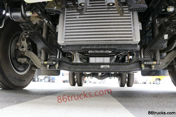 Foton Times Leading High-End Version 143hp 4X2(6 wheels) 3.8m Double-row Stake Truck Chassis (1) | 86Trucks