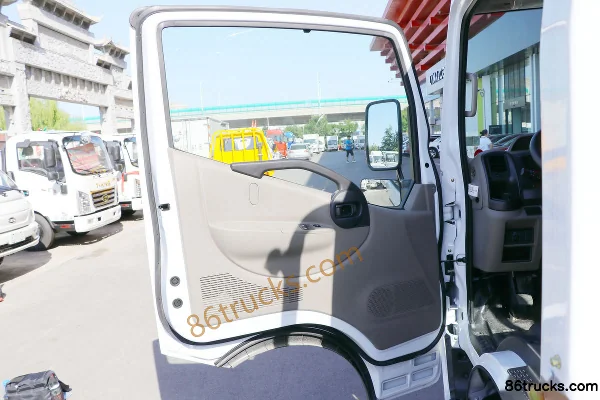 Dongfeng Kaipute K6-N 140 hp 4X2(6 wheels) 4.13m single-row flatbed light truck Cab (2) | 86Trucks