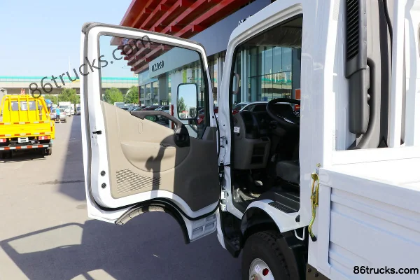Dongfeng Kaipute K6-N 140 hp 4X2(6 wheels) 4.13m single-row flatbed light truck Cab (1) | 86Trucks