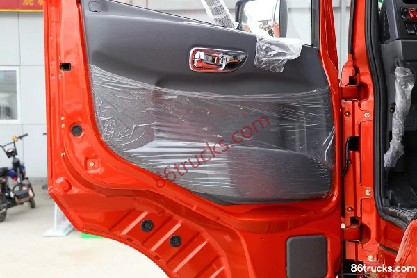 Sinotruk Haoman H5 Medium Truck 220hp 4X2(6 wheels) 6.75m stake cargo truck Cab (3) | 86Trucks