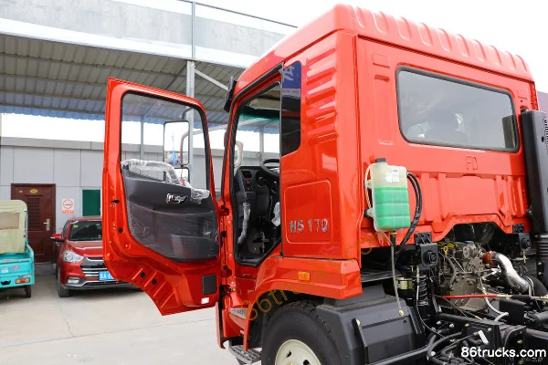 Sinotruk Haoman H5 Medium Truck 220hp 4X2(6 wheels) 6.75m stake cargo truck Cab (1) | 86Trucks