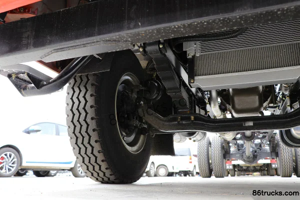 Sinotruk Haoman H5 Medium Truck 220hp 4X2(6 wheels) 6.75m stake cargo truck Chassis (2) | 86Trucks