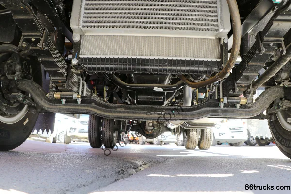 Sinotruk HOWO Hanjiang 156 hp 4X2(6 wheels) 4.1m Refrigerated Truck Chassis (1) | 86Trucks