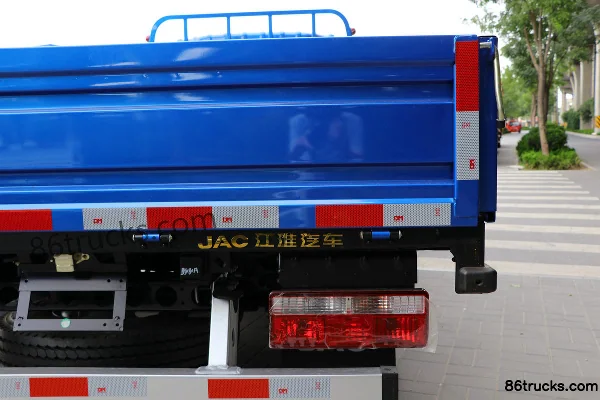 JAC Shuailing E Medium Body 132hp 4X2(6 wheels) 4.22m Single Row Flatbed Light Truck (3) | 86Trucks
