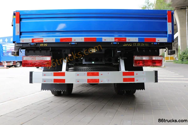 JAC Shuailing E Medium Body 132hp 4X2(6 wheels) 4.22m Single Row Flatbed Light Truck (1) | 86Trucks