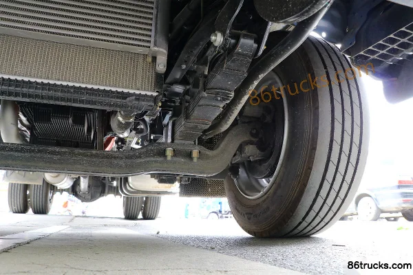 JAC Shuailing Q7 154 ch 4X2(6 roues) 5,2 m cabine avancée avec double rangée, camion léger à ridelles Châssis (3) | 86Trucks