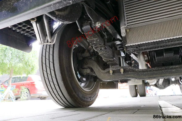 JAC Shuailing Q7 154 ch 4X2(6 roues) 5,2 m cabine avancée avec double rangée, camion léger à ridelles Châssis (2) | 86Trucks