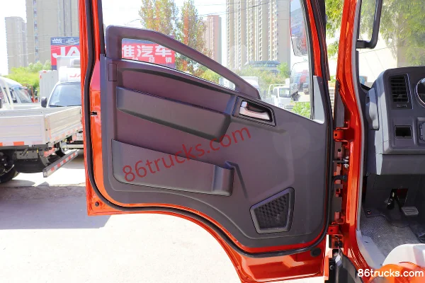 Sinotruk HOWO Hanjiang 129hp 4X2(6 wheels) stage truck Cab (2) | 86Trucks
