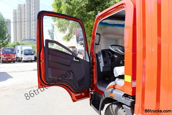 Sinotruk HOWO Hanjiang 129hp 4X2(6 wheels) stage truck Cab (1) | 86Trucks