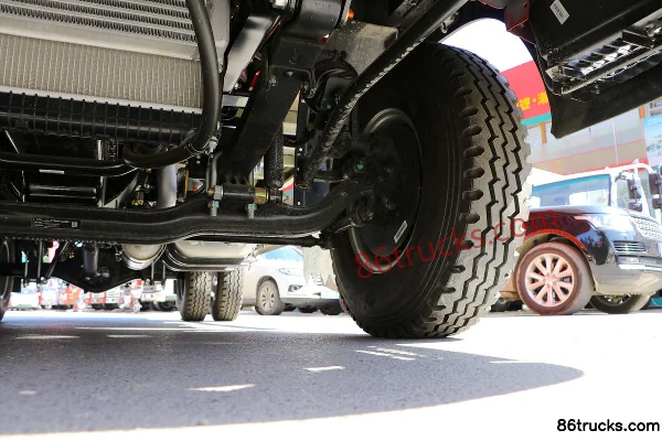 Sinotruk HOWO Hanjiang 129hp 4X2(6 wheels) stage truck Chassis (3) | 86Trucks
