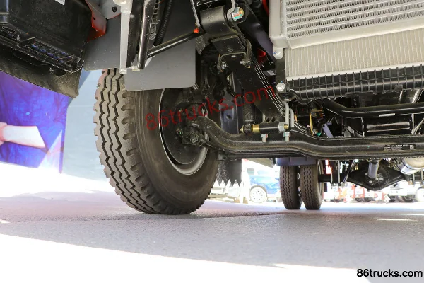 Sinotruk HOWO Hanjiang 129hp 4X2(6 wheels) stage truck Chassis (2) | 86Trucks