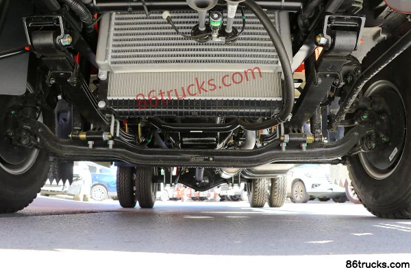 Sinotruk HOWO Hanjiang 129hp 4X2(6 wheels) stage truck Chassis (1) | 86Trucks