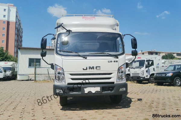 JMC Kairui 800 Wide Body Luxury Edition 152hp 4X2(6 wheels) 4.08m Single Row Stake Truck Exterior (2) | 86Trucks