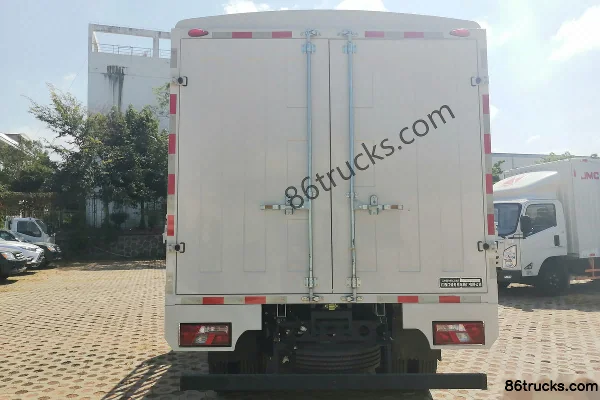 JMC Kairui 800 Wide Body Luxury Edition 152hp 4X2(6 wheels) 4.08m Single Row Stake Truck (1) | 86Trucks