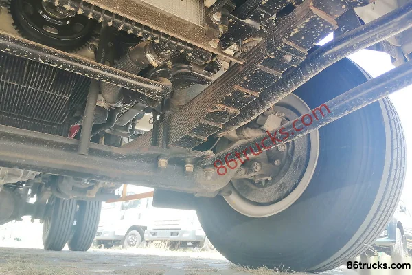 JMC Kairui 800 Wide Body Luxury Edition 152hp 4X2(6 wheels) 4.08m Single Row Stake Truck Chassis (2) | 86Trucks