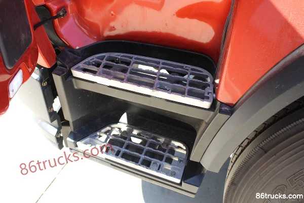 Feidi XH 210hp 4X2(6 wheels) 6.8m single-row van cargo truck Cab (2) | 86Trucks