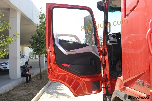 Feidi XH 210hp 4X2(6 wheels) 6.8m single-row van cargo truck Cab (1) | 86Trucks