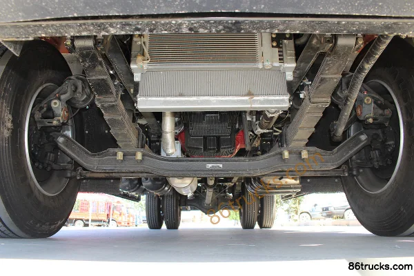 Feidi XH 210hp 4X2(6 wheels) 6.8m single-row van cargo truck Chassis (1) | 86Trucks