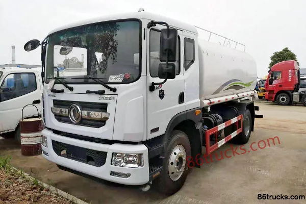 Dongfeng Duolika D9 180 hp 4X2(6 wheels) Water Sprinkler Truck (Chusheng Brand) Exterior (2) | 86Trucks