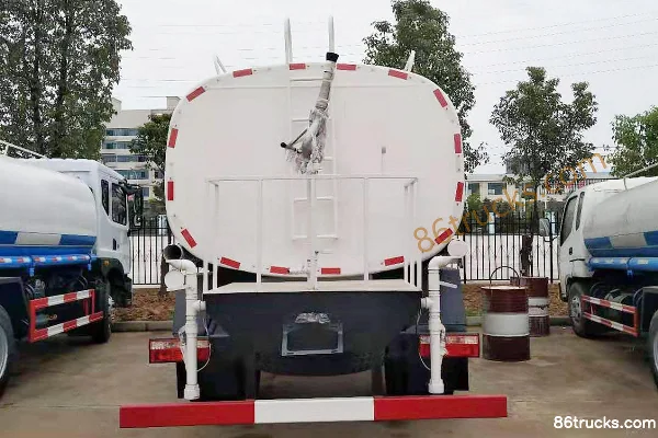 Dongfeng Duolika D9 180 hp 4X2(6 wheels) Water Sprinkler Truck (Chusheng Brand) Exterior (3) | 86Trucks