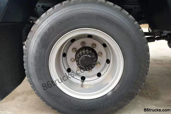 Dongfeng Duolika D9 160 hp 4X2(6 wheels) Water Sprinkler Truck (Chusheng Brand) Cab (1) | 86Trucks