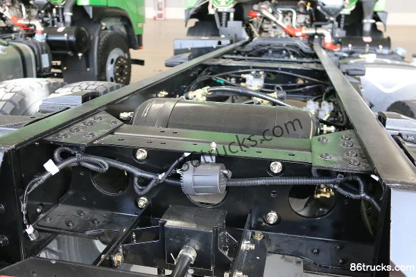 Aerospace Linghe Qihangxing 160 hp 4X2(6 wheels) 4m Dump Truck Chassis (3) | 86Trucks