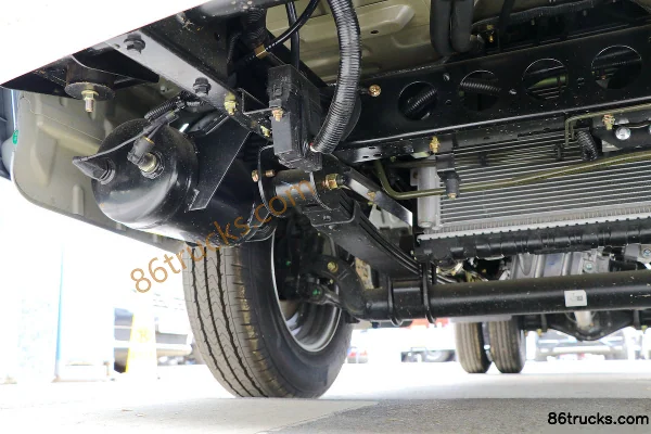 Dongfeng T5 1.6L 122hp 4X2(6 wheels) gasoline 2.99m double-row flatbed light truck (wide track) (China VI) Chassis (1) | 86Trucks