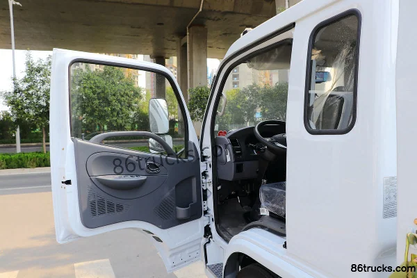 Dongfeng Duolika D6-M Power Edition 115 hp 4X2(6 wheels) 3.8m Crew Cab Flatbed Light Truck (1) | 86Trucks