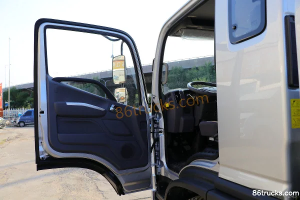 Foton Ollin CTS 170hp 4X2(6 wheels) 5.25m Crew Cab Flatbed Cargo Truck (5-speed) (1) | 86Trucks