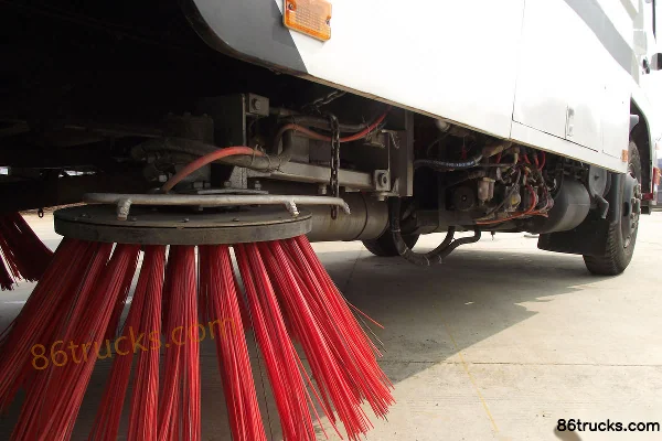 Dongfeng Commercial Vehicle Tianjin 180 ch 4X2(6 roues) Balayeuse (marque Chusheng) Carrosserie (3) | 86Trucks