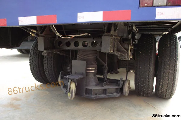 JMC Shunda 102 hp 4X2(6 wheels) Sweeper Truck (Chusheng Brand) Cab (1) | 86Trucks