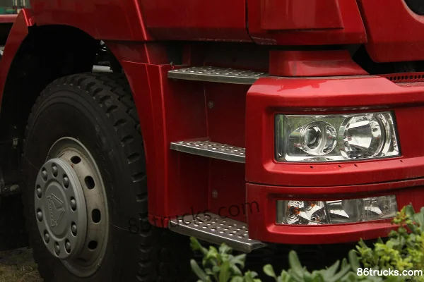 Sinotruk HOKA H7 Series Heavy Truck 336hp 4X2(6 wheels) Tractor Truck (ZZ4183) Chassis (1) | 86Trucks