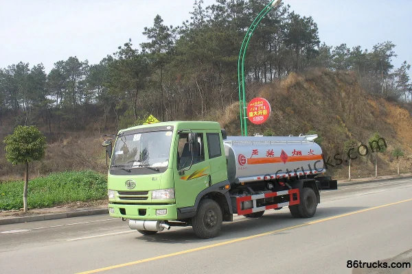 FAW Jiefang Junwei J5K 130 hp 4X2(6 wheels) Oil Tanker Truck (Chusheng Brand) Exterior (2) | 86Trucks