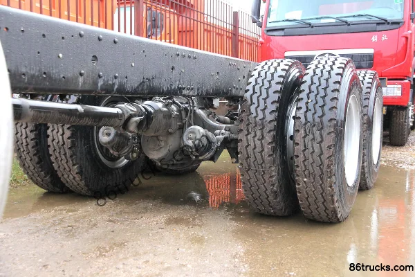 FAW Jiefang Qingdao Xindawei camion porteur 280 ch 8X4(12 roues) (châssis) Cabine (2) | 86Trucks