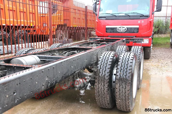 FAW Jiefang Qingdao Xindawei camion porteur 280 ch 8X4(12 roues) (châssis) Cabine (1) | 86Trucks