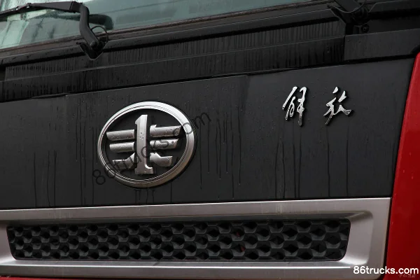 FAW Jiefang Qingdao Xindawei camion porteur 280 ch 8X4(12 roues) (châssis) Extérieur (3) | 86Trucks