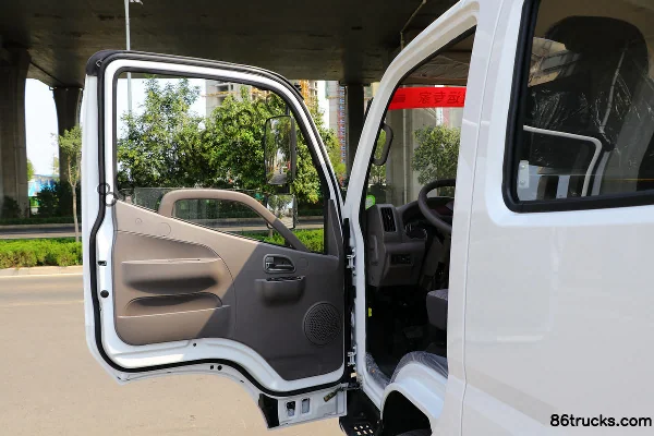 Foton Aumark série 3, 118 ch, 4X2(6 roues) , camion léger à plateau avec double cabine de 3,2 m (freins à air) (1) | 86Trucks