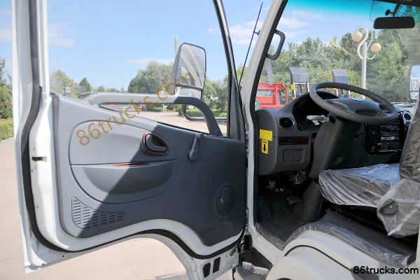 Kama K8 Fuyunlai 110hp 4X2(6 wheels) Fecal Suction Truck Cab (1) | 86Trucks
