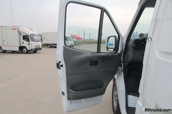 JMC Teshun EV version transport commercial 5,7 m fourgon fermé électrique à empattement long (toit mi-haut) 80,4 kWh Cabine (1) | 86Trucks