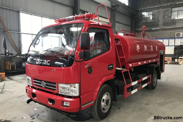 Dongfeng Duolika D6 115hp 4X2(6 wheels) Water Sprinkler Truck (Chengliwei Brand) Exterior (2) | 86Trucks