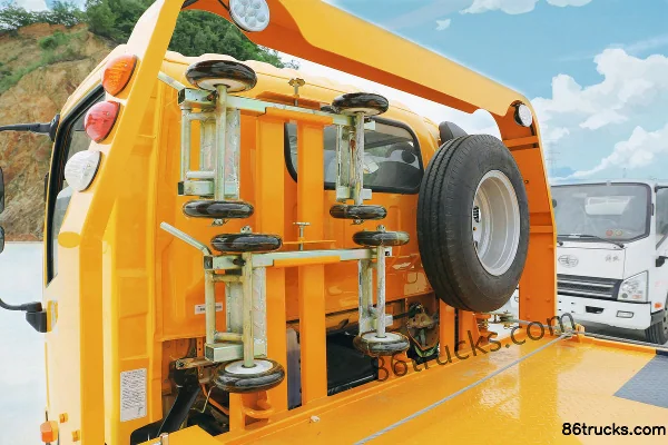 FAW Jiefang Hu VN 110hp 4X2(6 wheels) Tow Truck (Zhuanzhi Brand) Cab (1) | 86Trucks