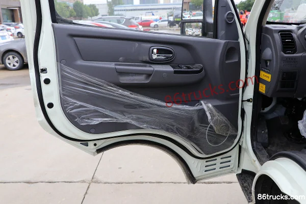 Feidi TUD DX 102hp 4X2(6 wheels) Refrigerated Truck Cab (3) | 86Trucks