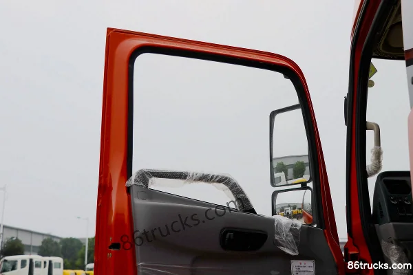 Dongfeng Tesheng 220hp 6X2(8 wheels) Fuel Tank Truck (Chusheng Brand) Cab (2) | 86Trucks