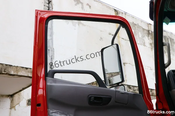 Dongfeng T7 Heavy Truck Composite Edition 430 hp 6X4(10 wheels) Tractor Truck Cab (2) | 86Trucks