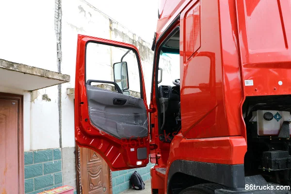 Dongfeng T7 Heavy Truck Composite Edition 430 hp 6X4(10 wheels) Tractor Truck Cab (1) | 86Trucks