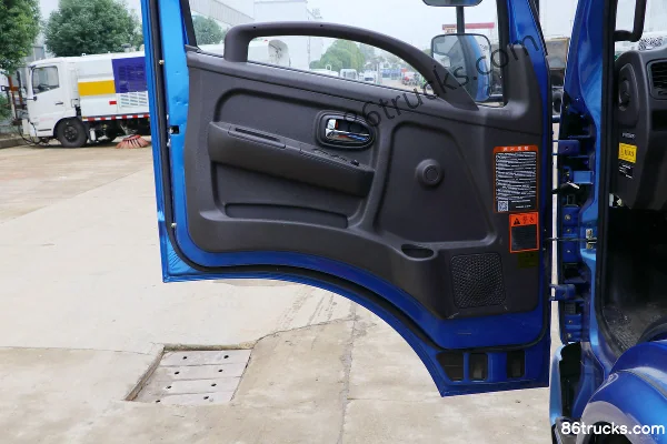 Feidi D3 Series 116hp 4X2(6 wheels) Suction Sewer Truck Cab (3) | 86Trucks