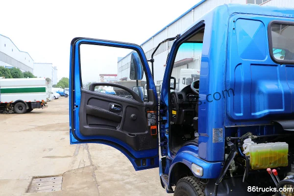 Feidi D3 Series 116hp 4X2(6 wheels) Suction Sewer Truck Cab (1) | 86Trucks